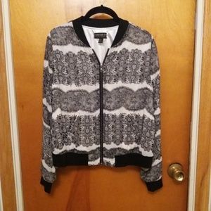Forever 21+ front zip B&w lace print light jacket
